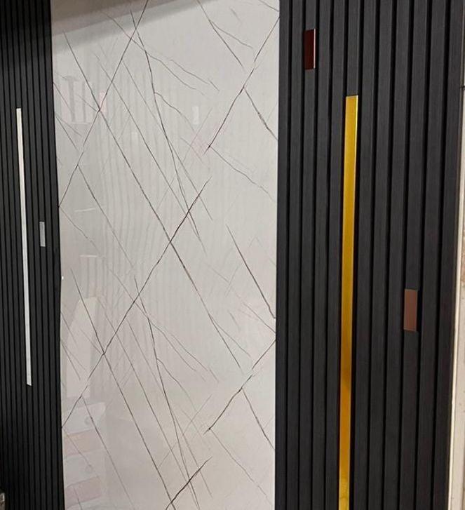 Kostenanalyse: Marmerlook Wandpanelen vs. Traditionele Marmeren Tegels