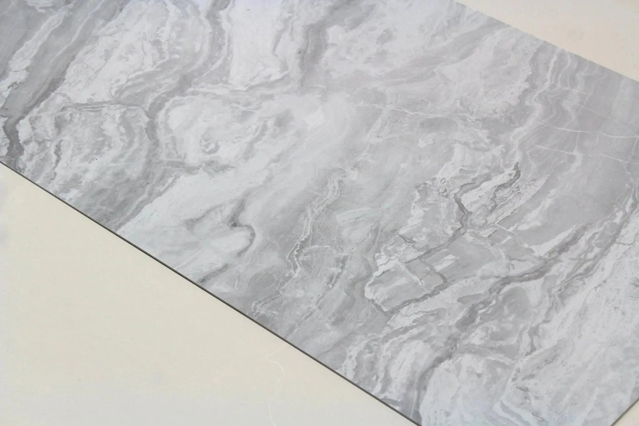 Waterbestendig Wandpaneel Marmer Gletsjergrijs 280x120cm – Hoogglans