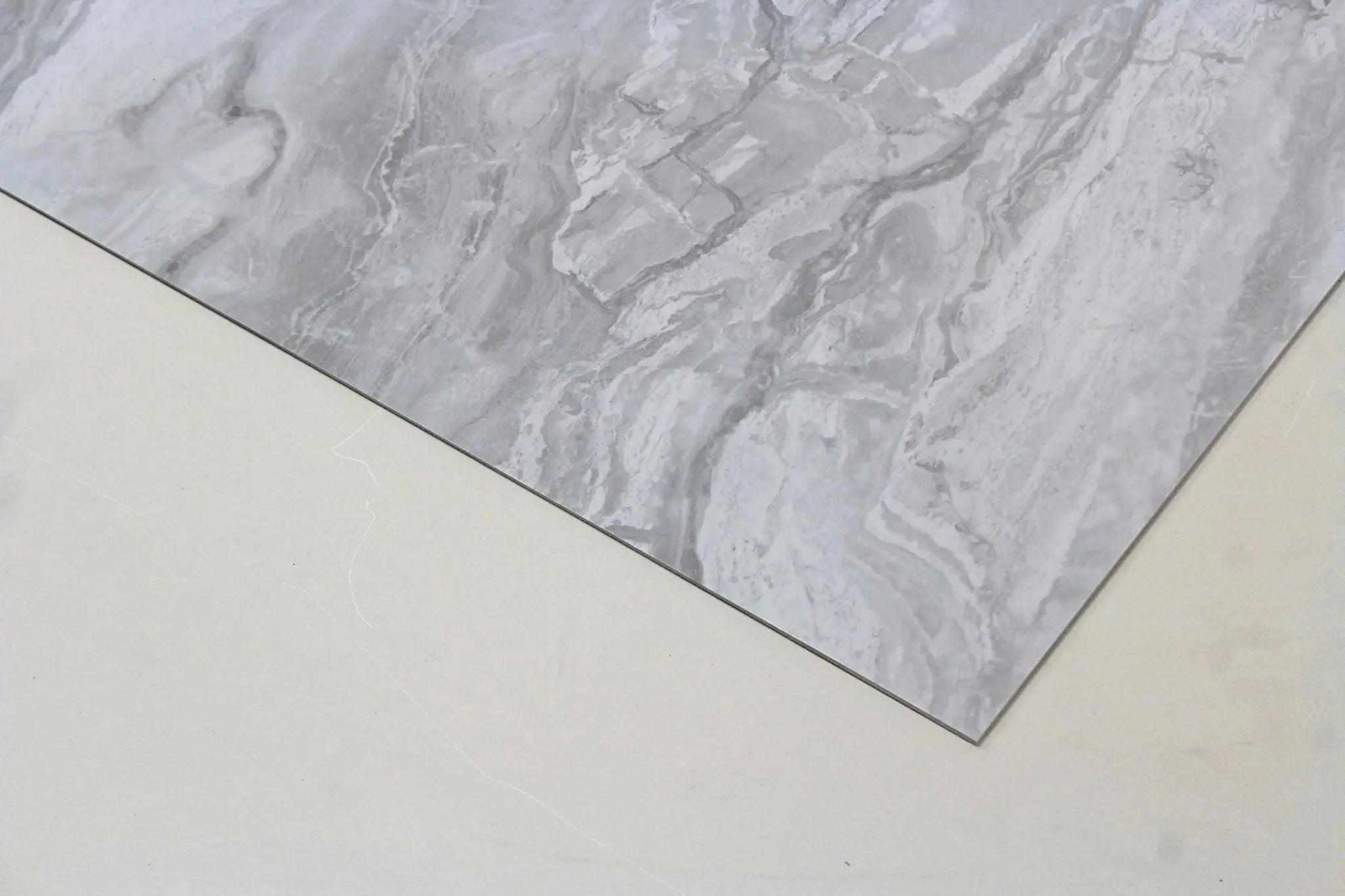 Waterbestendig Wandpaneel Marmer Gletsjergrijs 280x120cm – Hoogglans