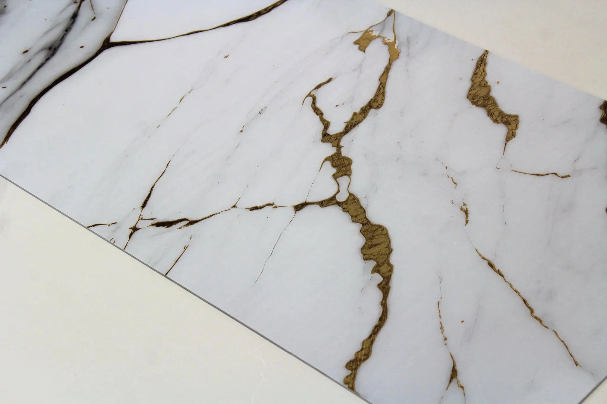 Wandpaneel marmerlook Goud Calacatta 280x120cm – Hoogglans