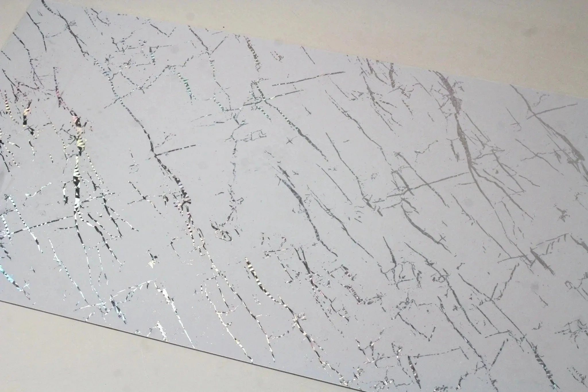 Marmerlook Wandpaneel Hoogglans Prismatic white 280x120cm – Hoogglans