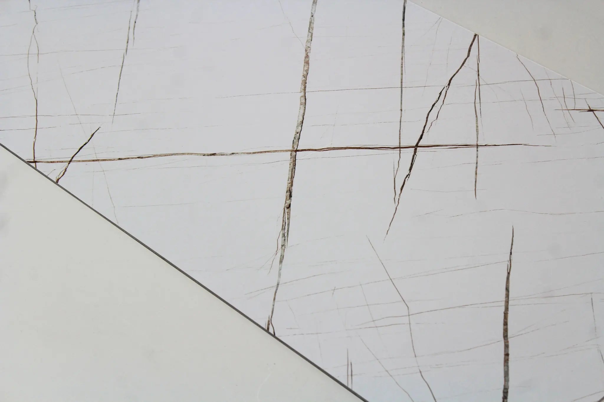 Wandpaneel marmerlook White Nero 280x120cm – Hoogglans